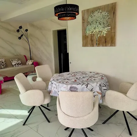 Lozen Avec Piscine Privee Interieure Fréland