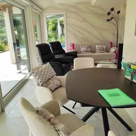 Lozen Avec Piscine Privee Interieure *