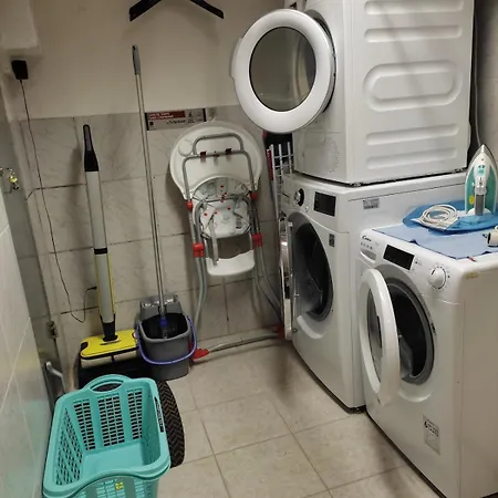 Lozen Avec Piscine Privee Interieure アパート